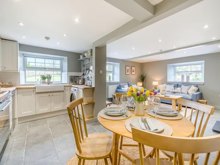 Blackside Cottage - A Luxury Rural Retreat