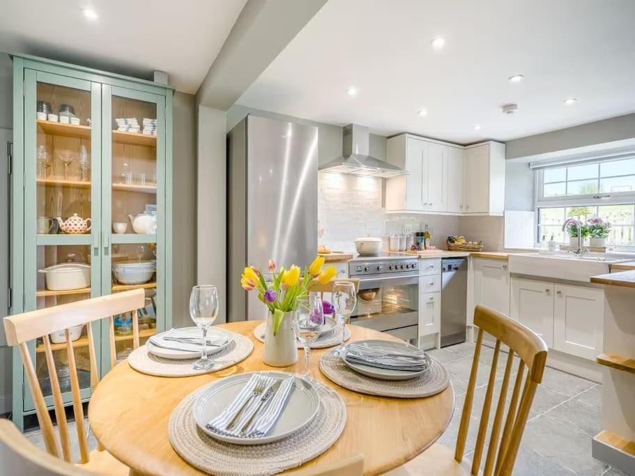 Blackside Cottage - A Luxury Rural Retreat