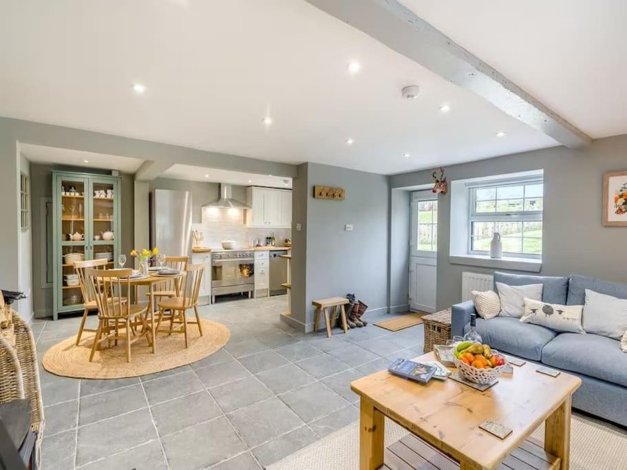 Blackside Cottage - A Luxury Rural Retreat