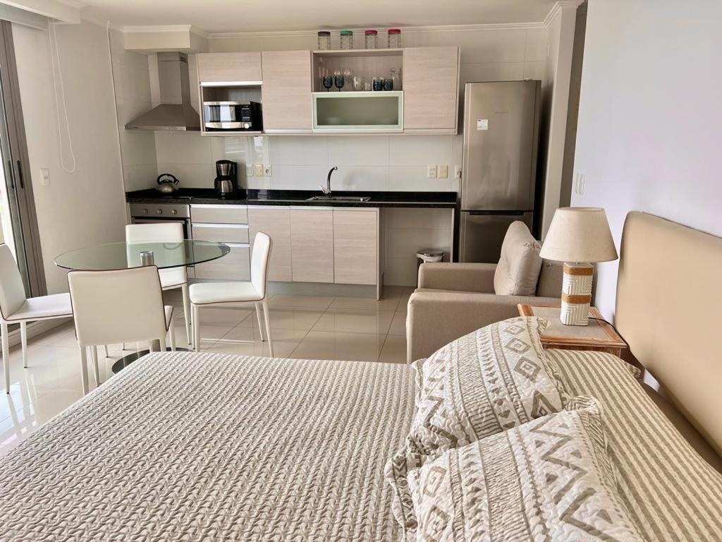 Espectacular Monoambiente Nuevo en Place Lafayette piso 7 Punta del Este view 3