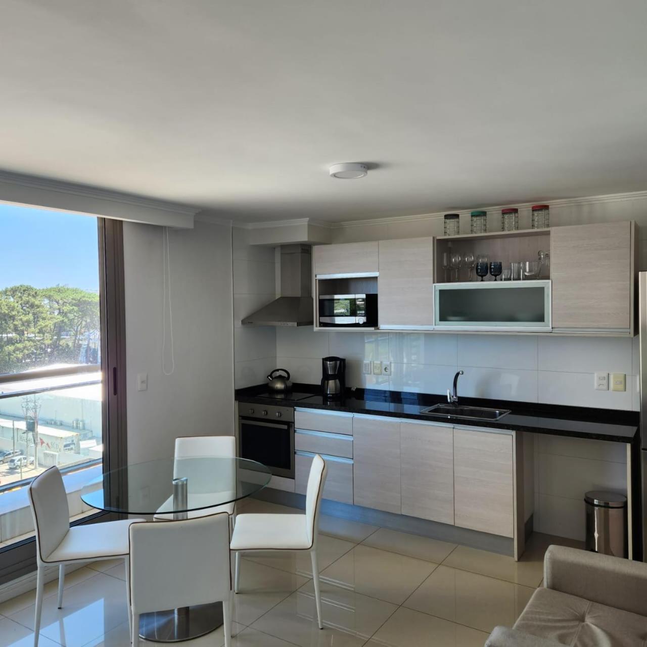 Espectacular Monoambiente Nuevo en Place Lafayette piso 7 Punta del Este view 2