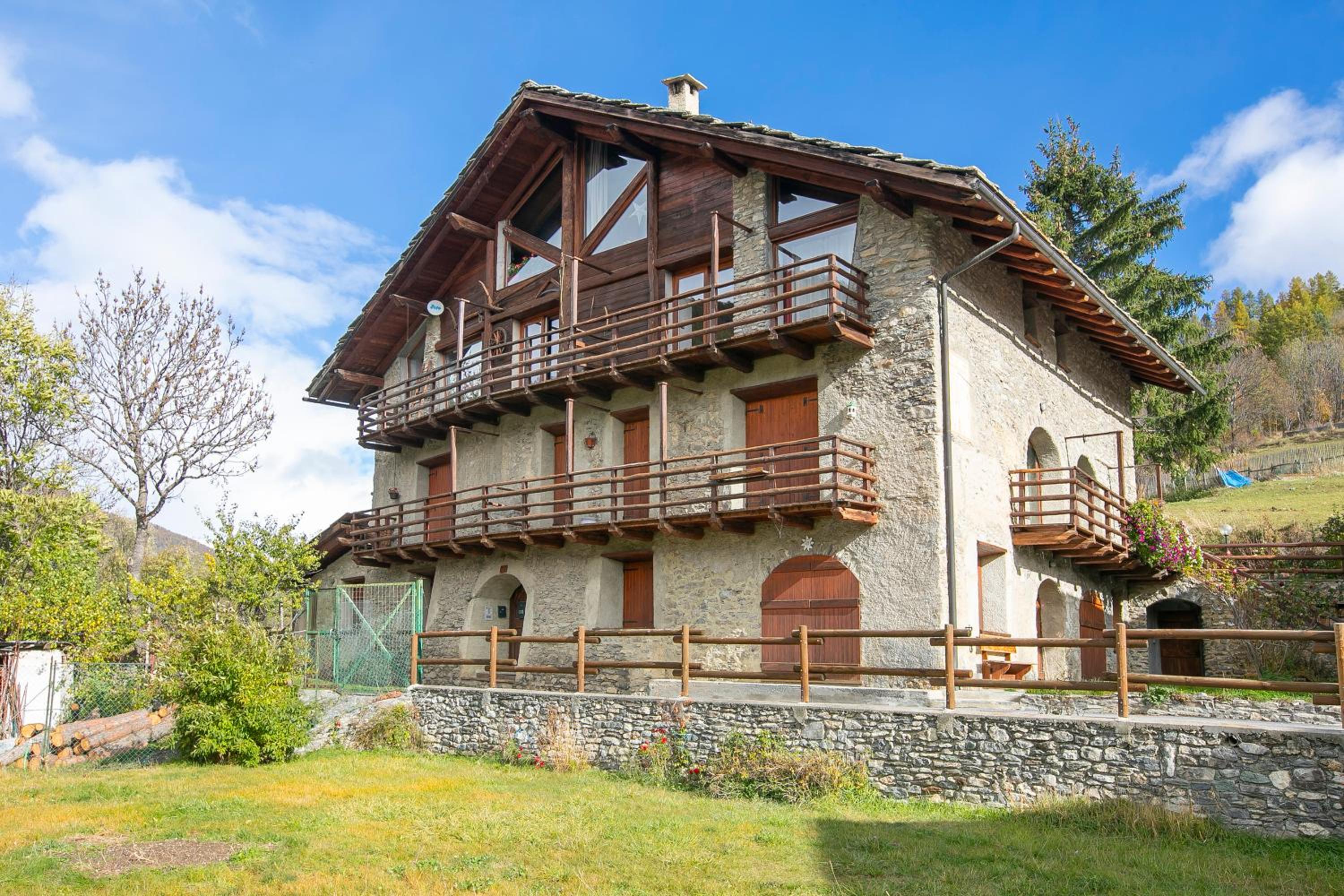 Romito Lodge Apartment Mountain Retreat - Happy Rentals