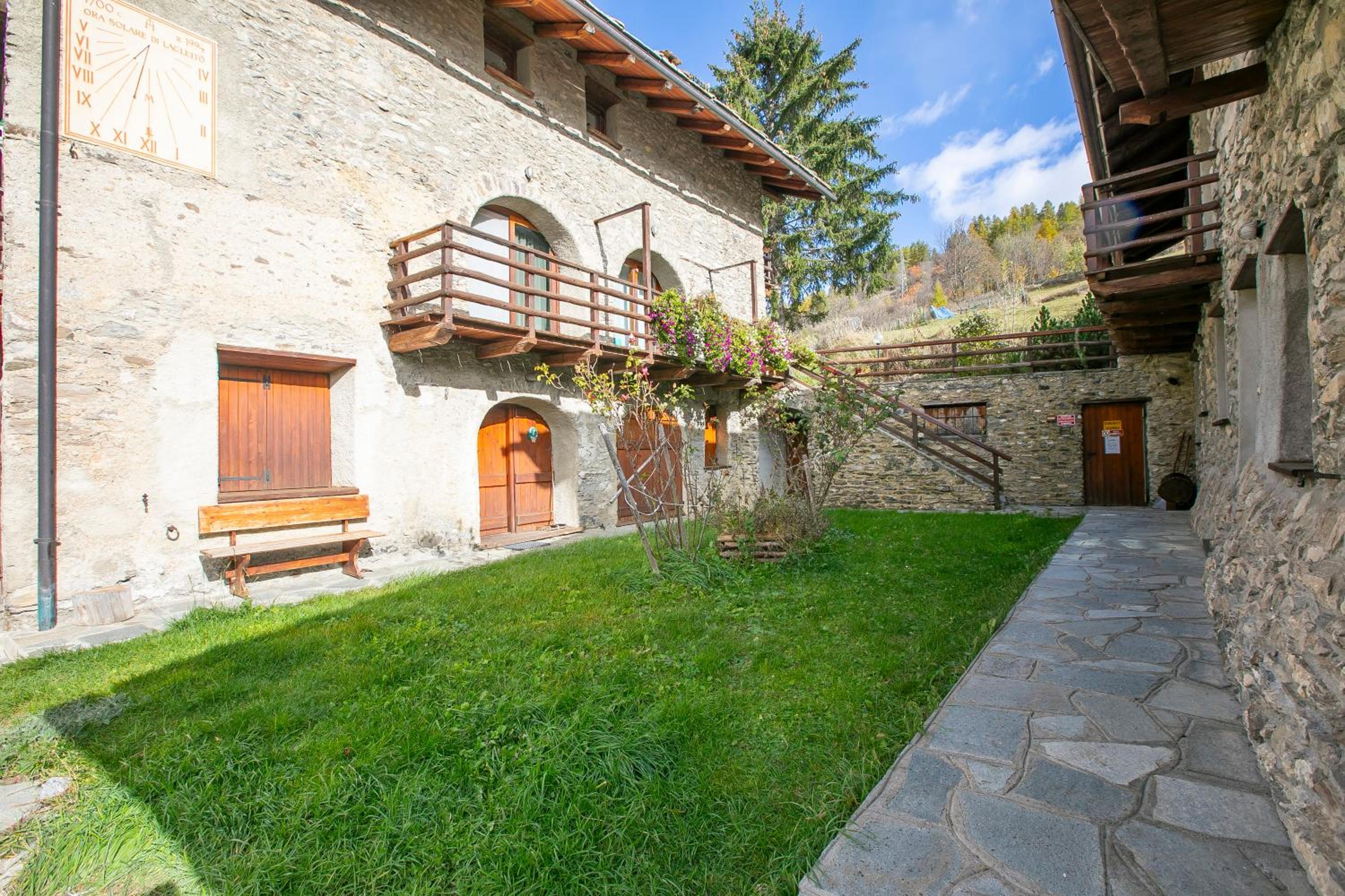 Romito Lodge Apartment Mountain Retreat - Happy Rentals