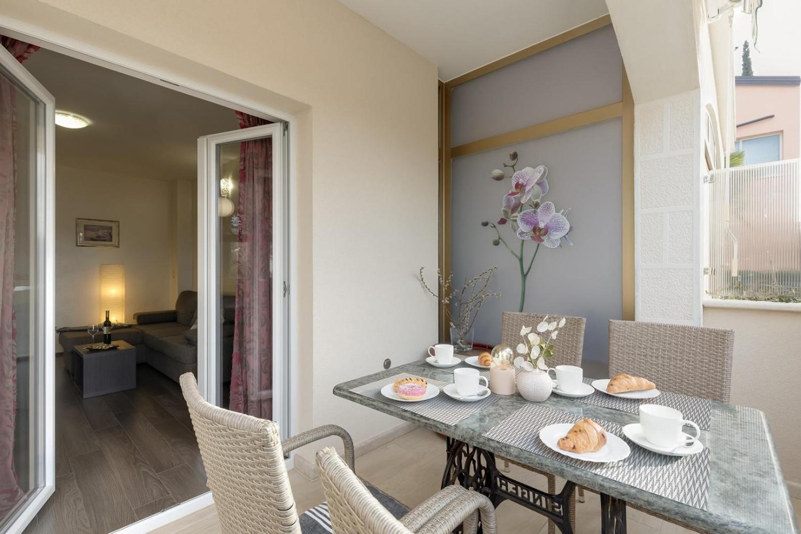 Two-Bedroom Apartment Tatty view 2