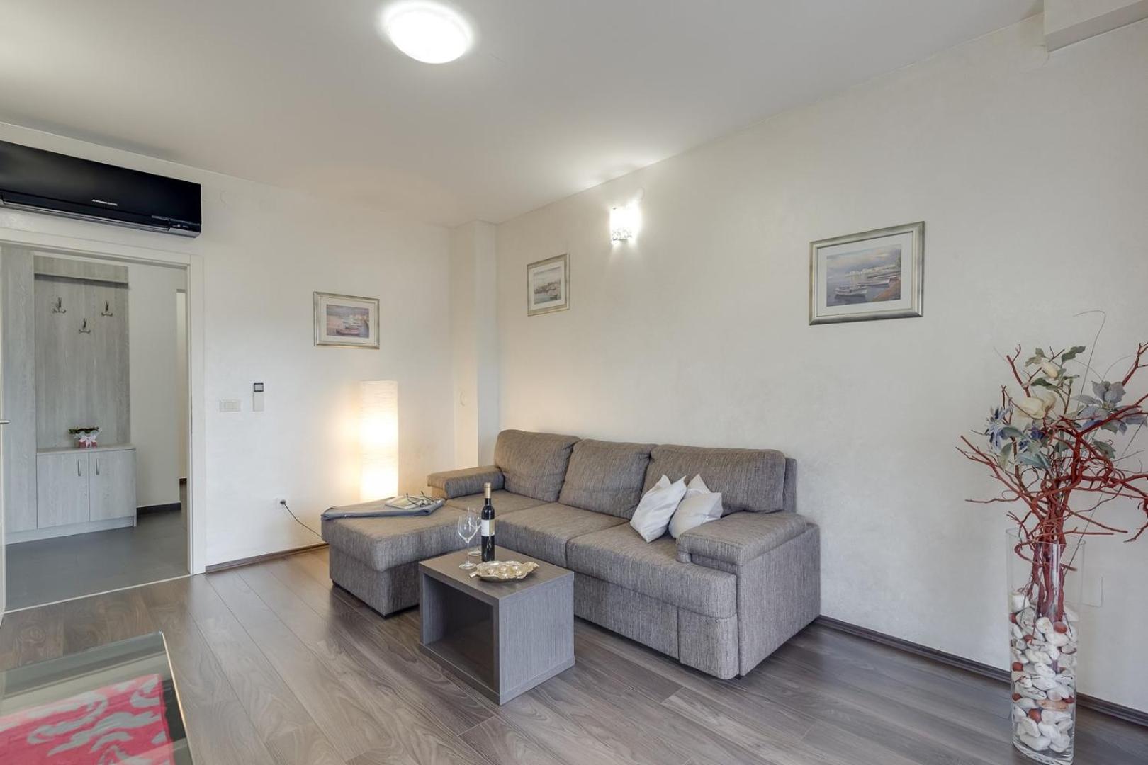 Two-Bedroom Apartment Tatty view 5
