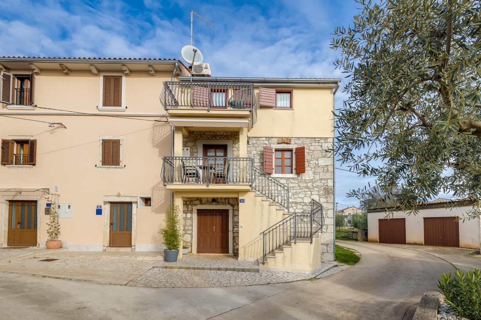 Apartment Nini with Balcony