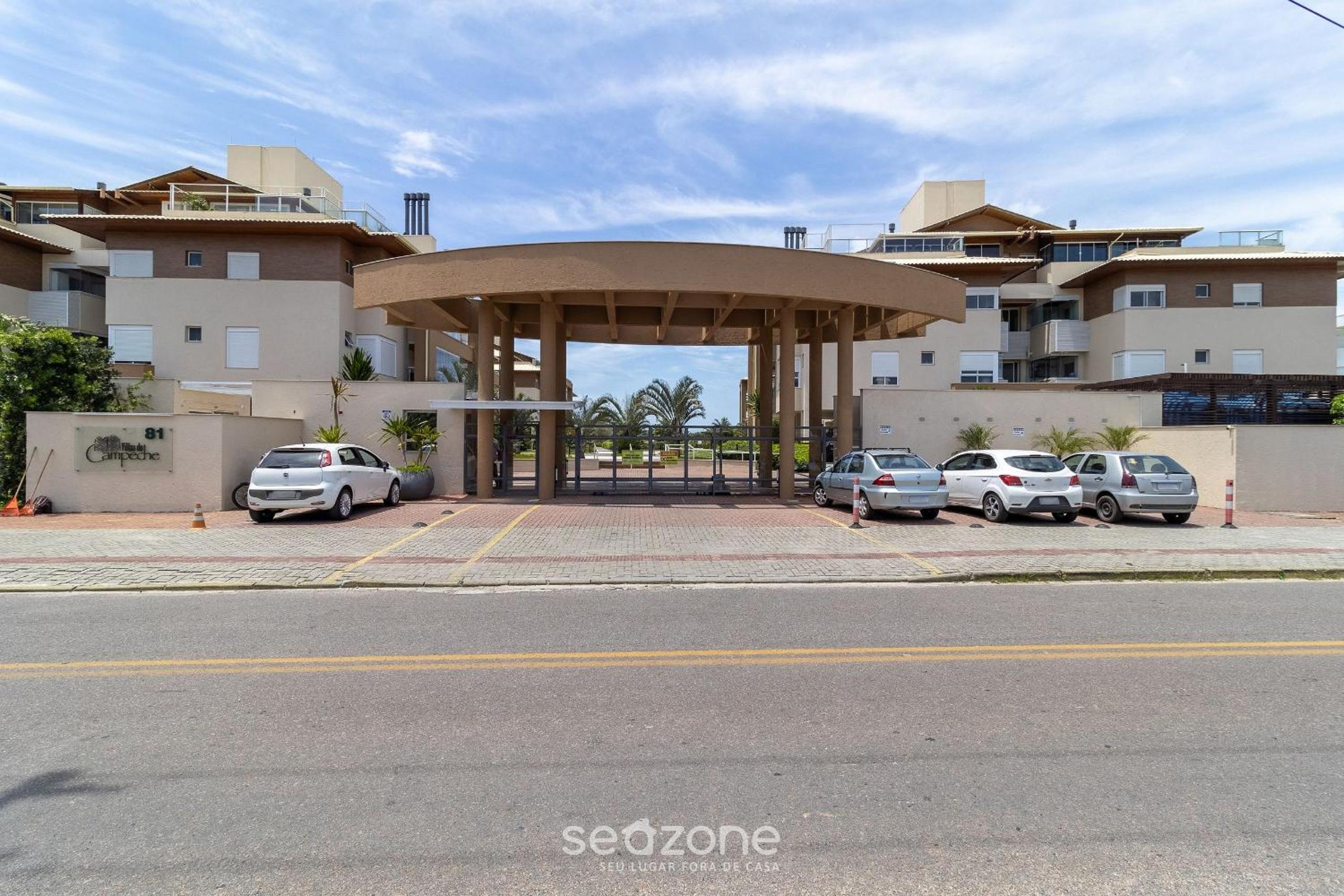 Apt near beach w/ pool & BBQ VIC0203