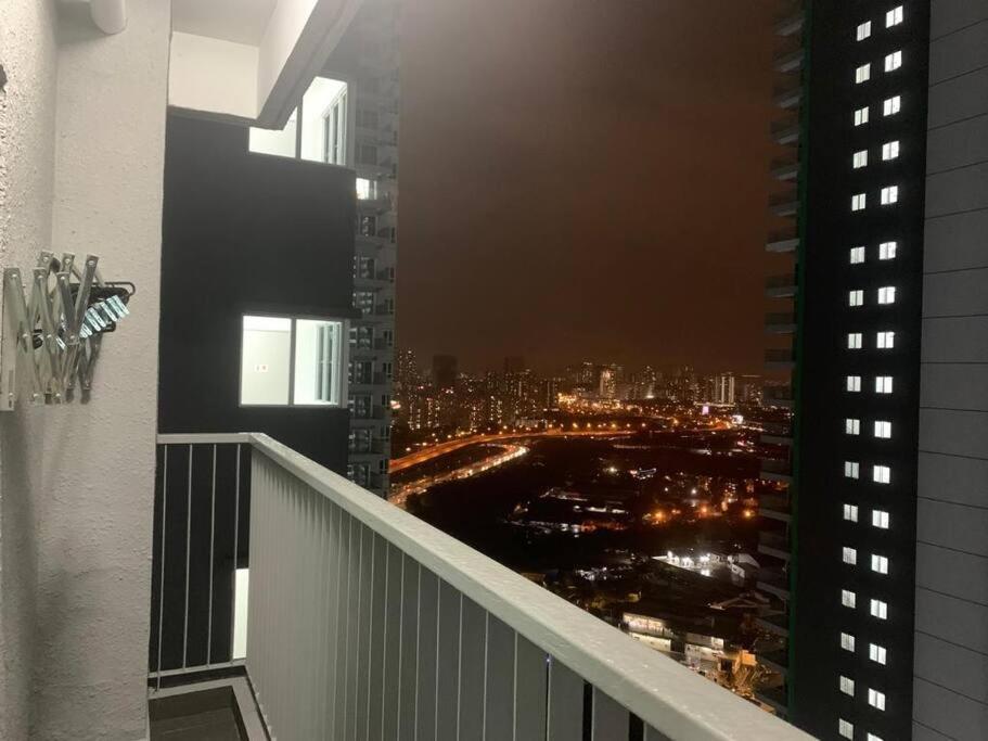 Corner KL Pool View RC Residence with High Internet Speed 500Mbps