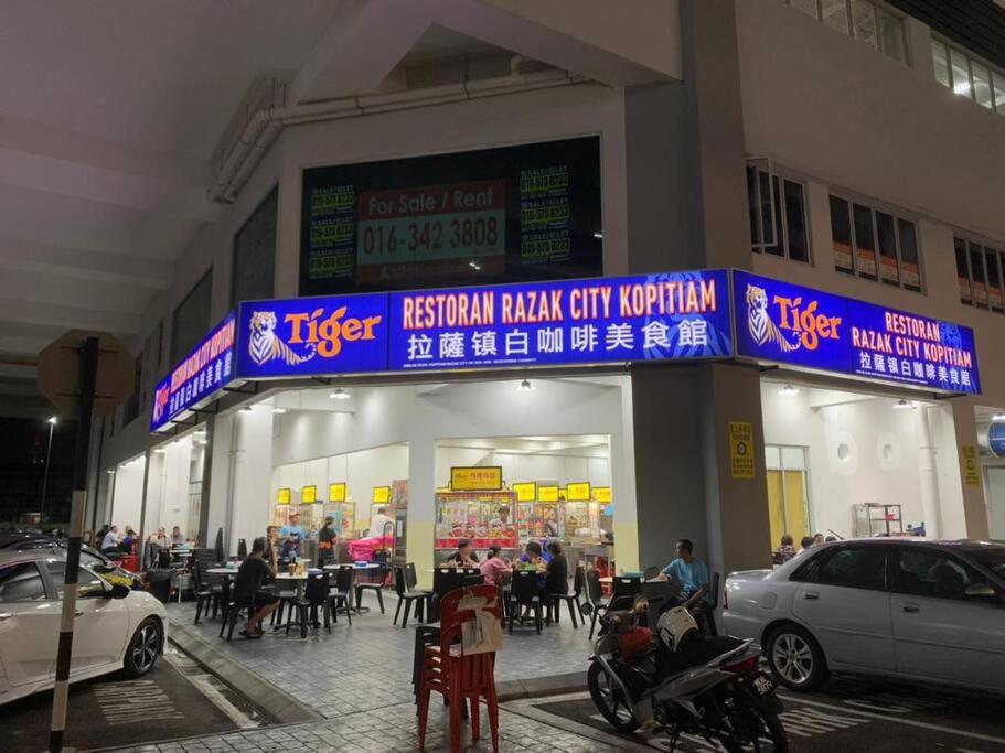 Corner KL Pool View RC Residence with High Internet Speed 500Mbps
