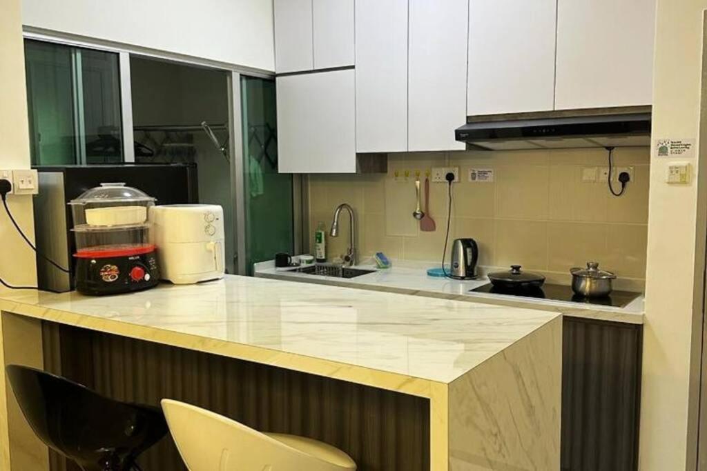 Corner KL Pool View RC Residence with High Internet Speed 500Mbps