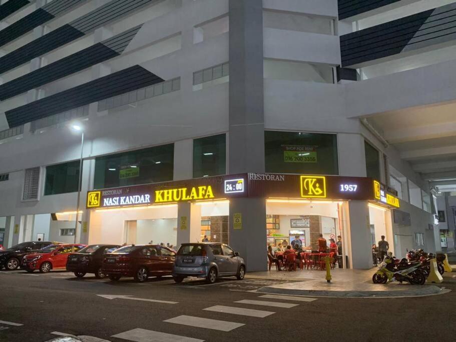 Corner KL Pool View RC Residence with High Internet Speed 500Mbps