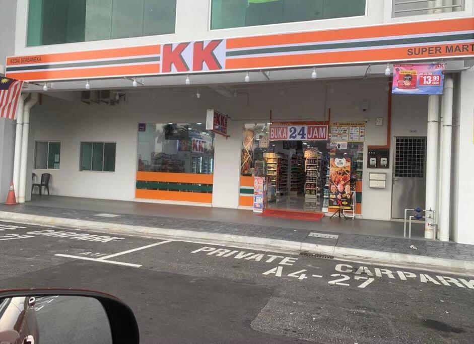 Corner KL Pool View RC Residence with High Internet Speed 500Mbps
