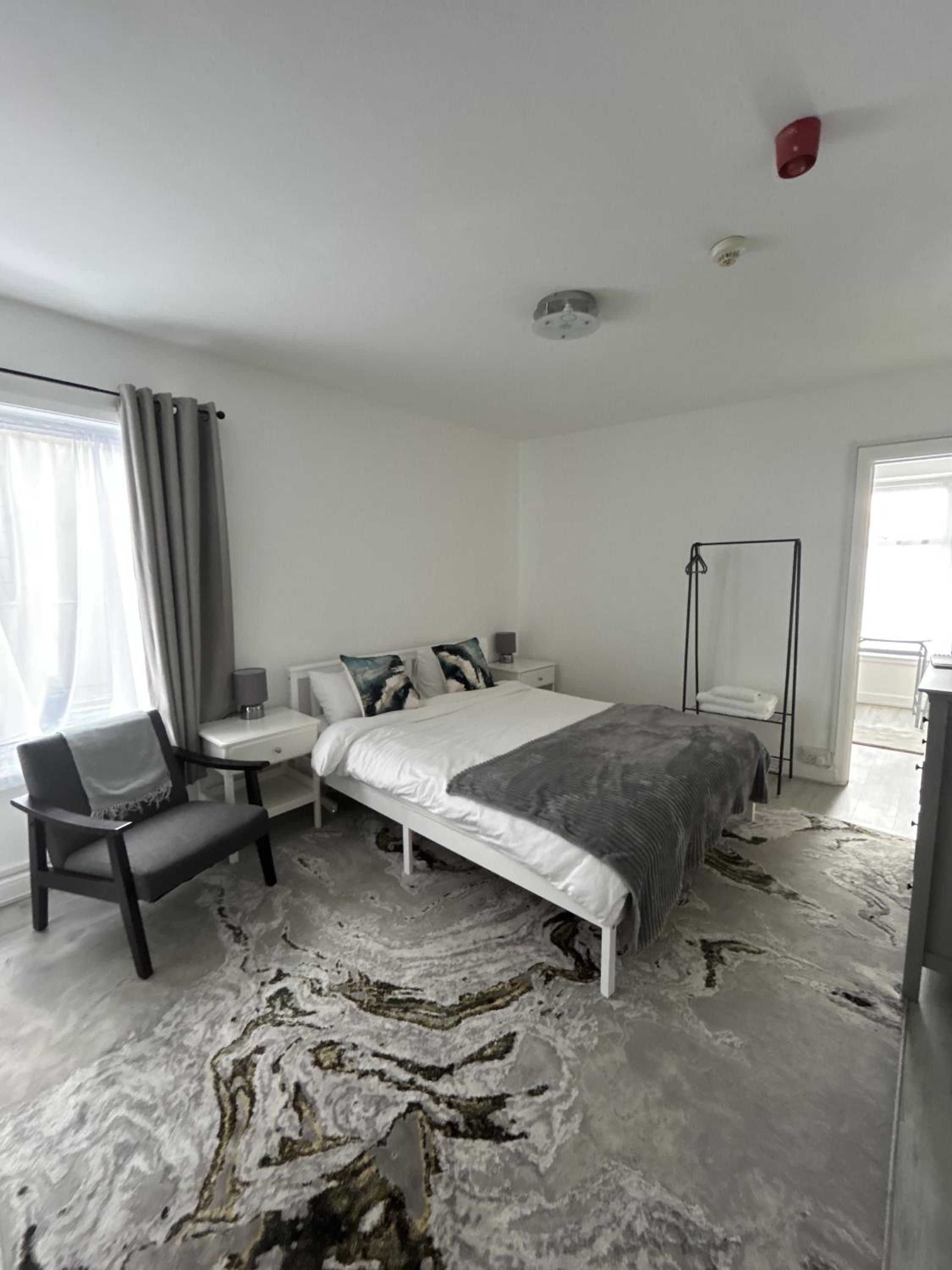 Large Studio Flat Near Beach Cleethorpes view 2