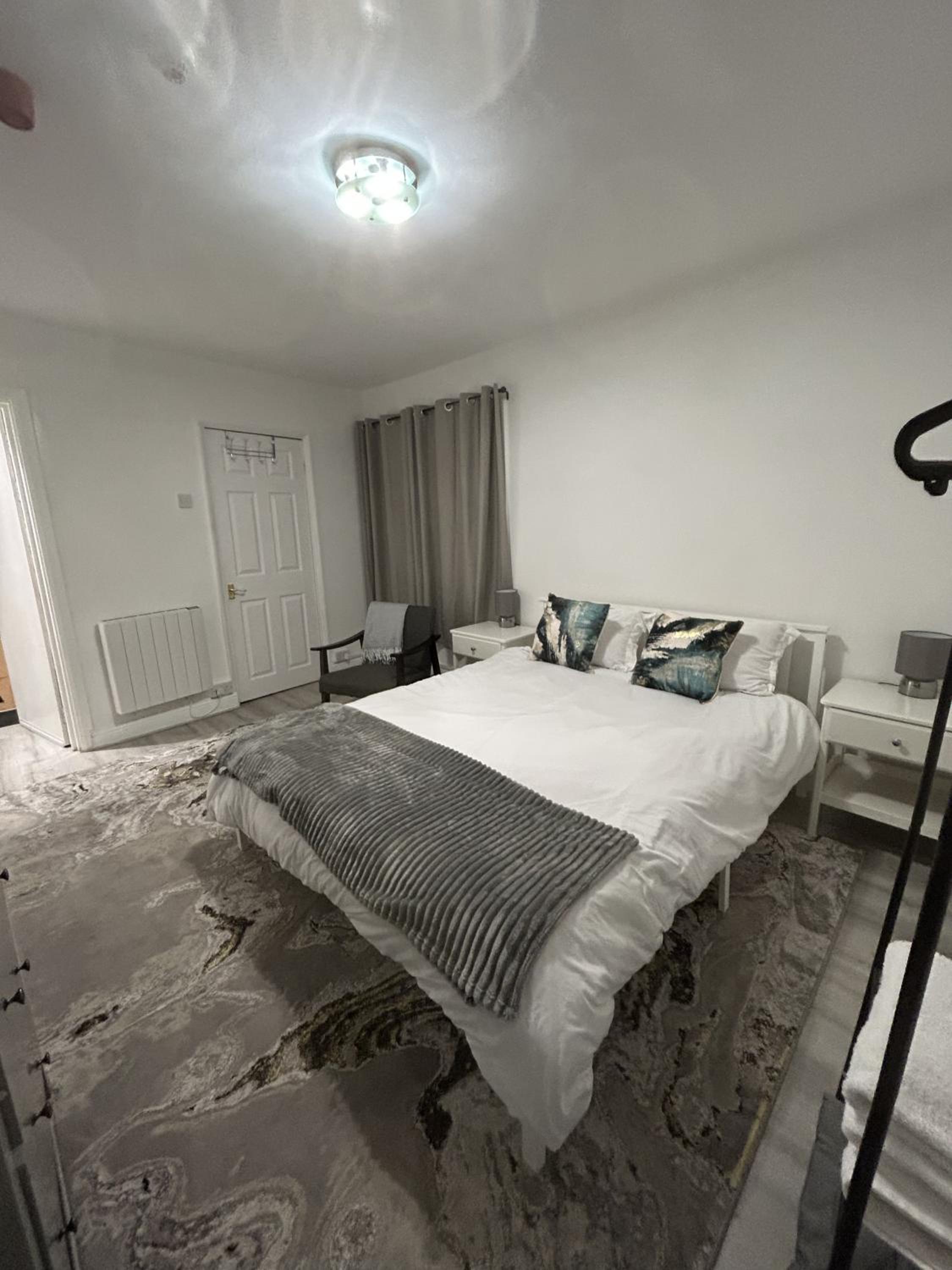 Large Studio Flat Near Beach Cleethorpes view 3
