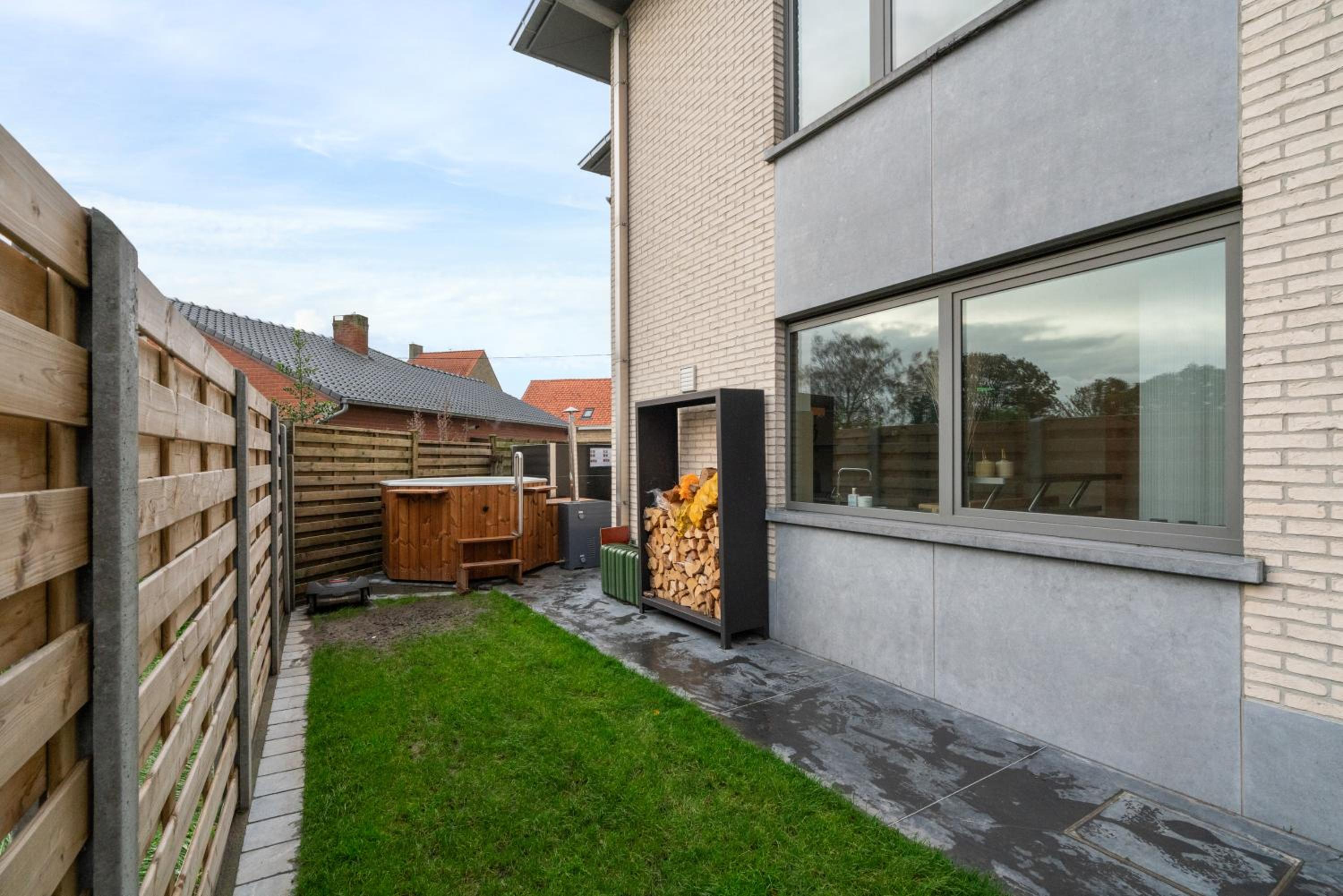 J and R flanders fields holiday homes