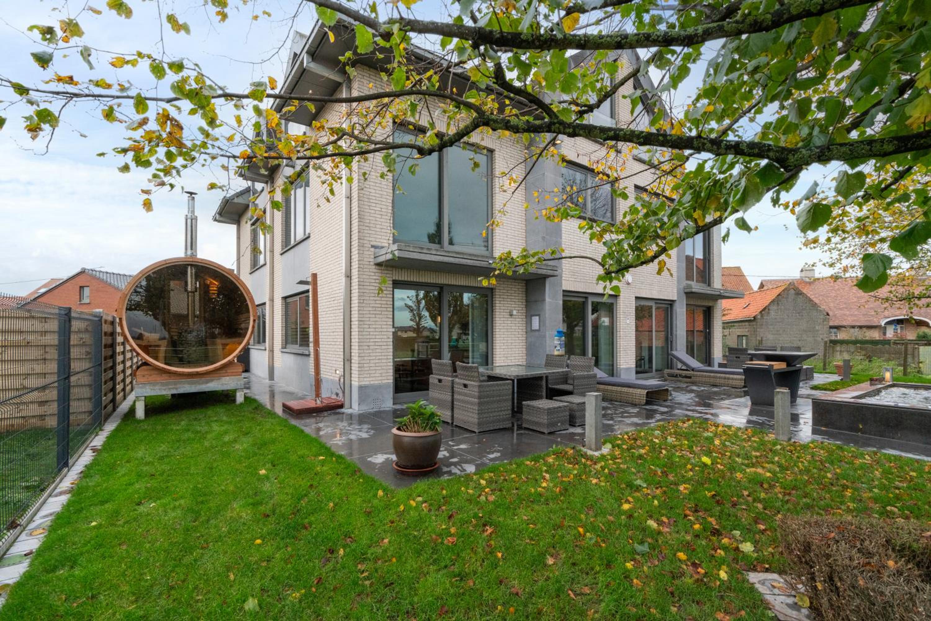 J and R flanders fields holiday homes