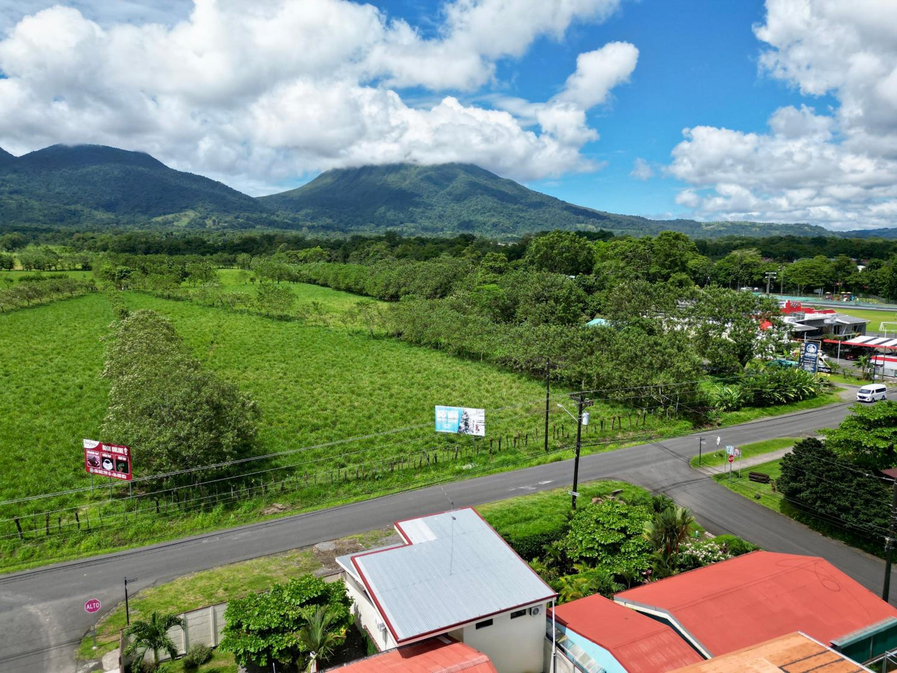 Oasis Arenal Villa Downtown Arenal Volcano View