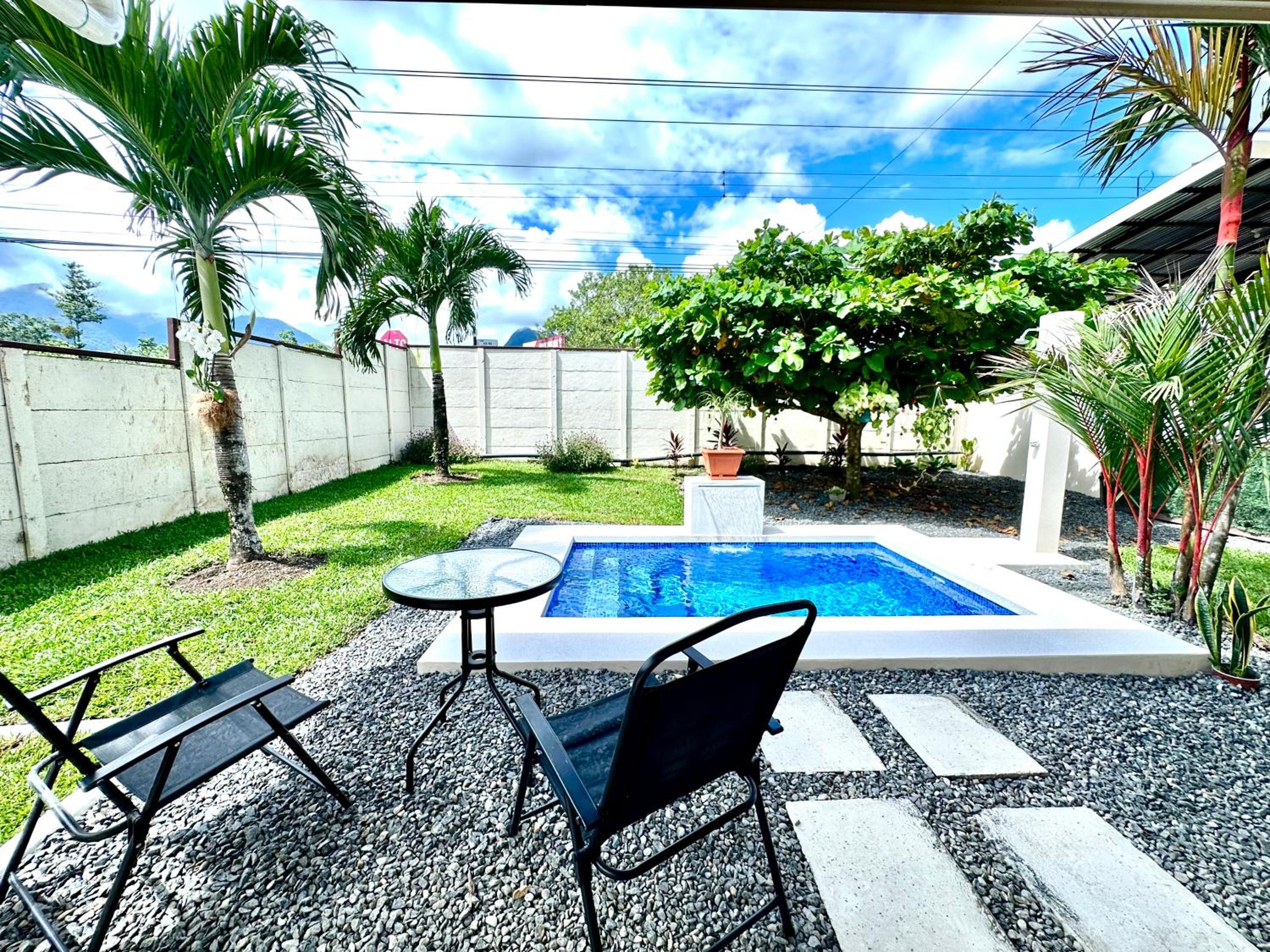 Oasis Arenal Villa Pool & Arenal Volcano View