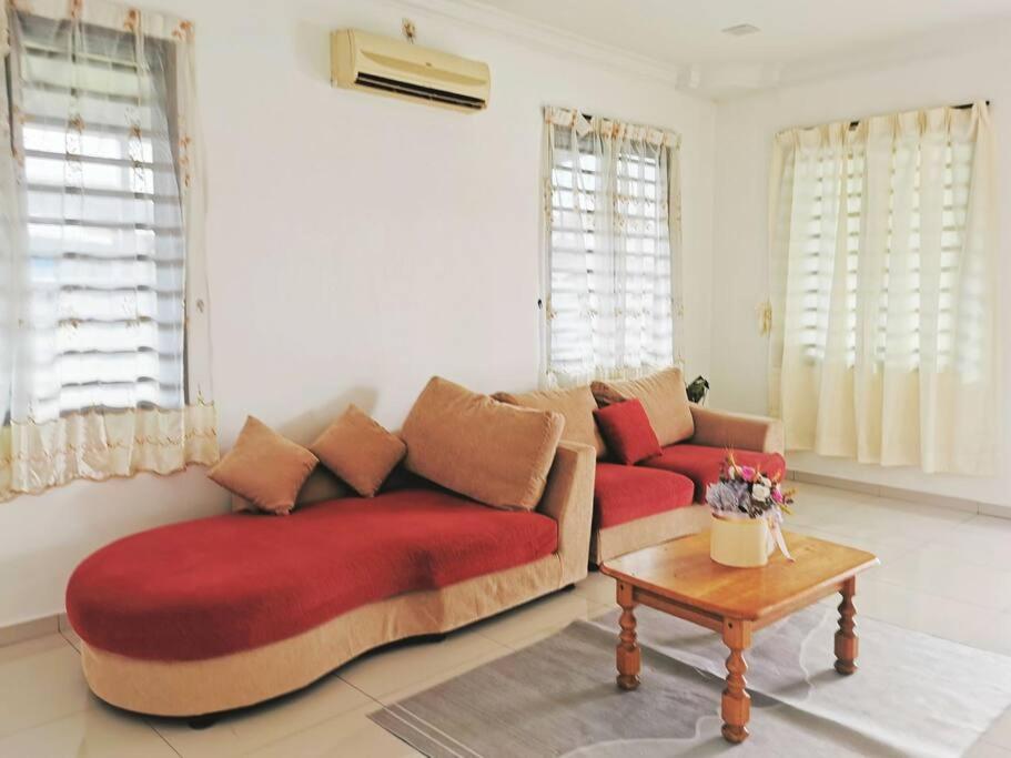 Ipoh stadium-18 pax (mahjong/5min to town) pets friendly view 3