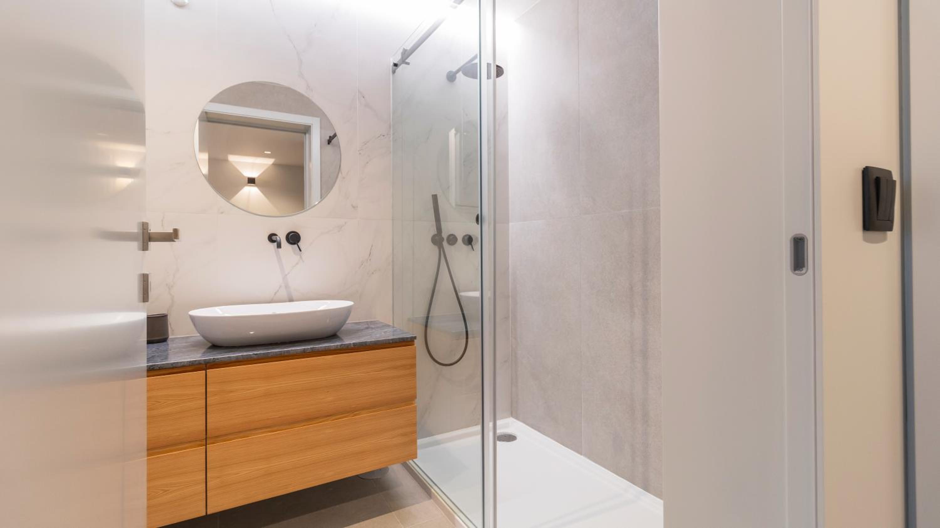 RUAH Apartments by LovelyStay