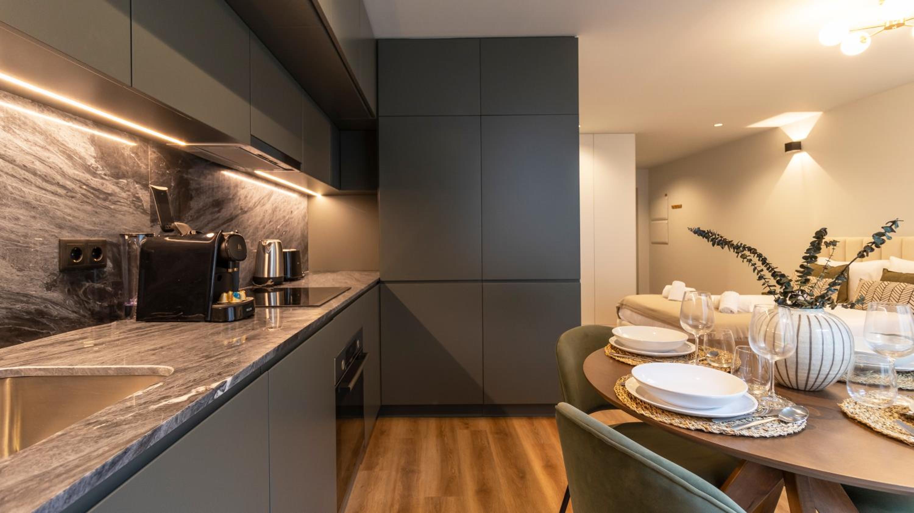 RUAH Apartments by LovelyStay