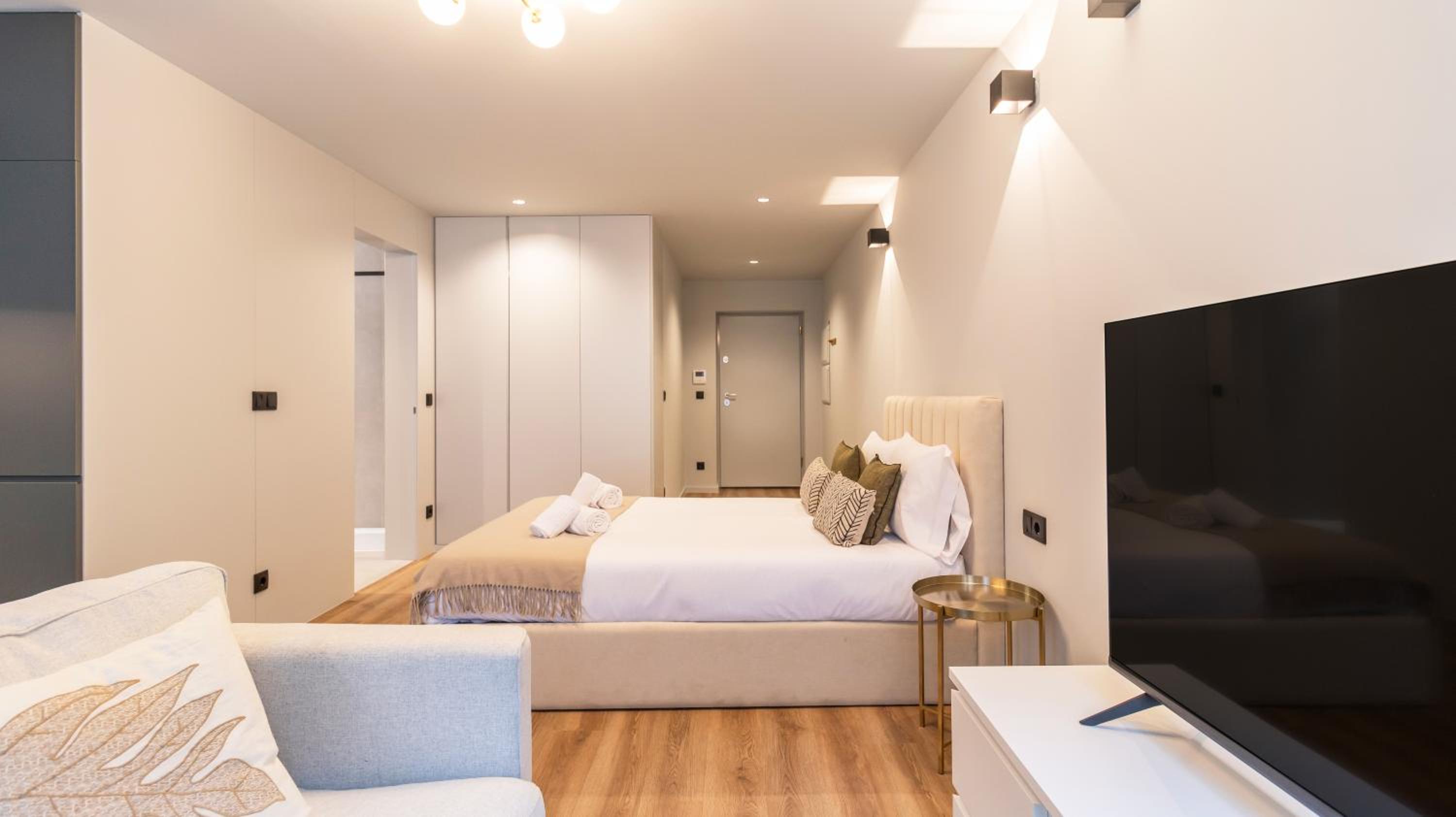 RUAH Apartments by LovelyStay