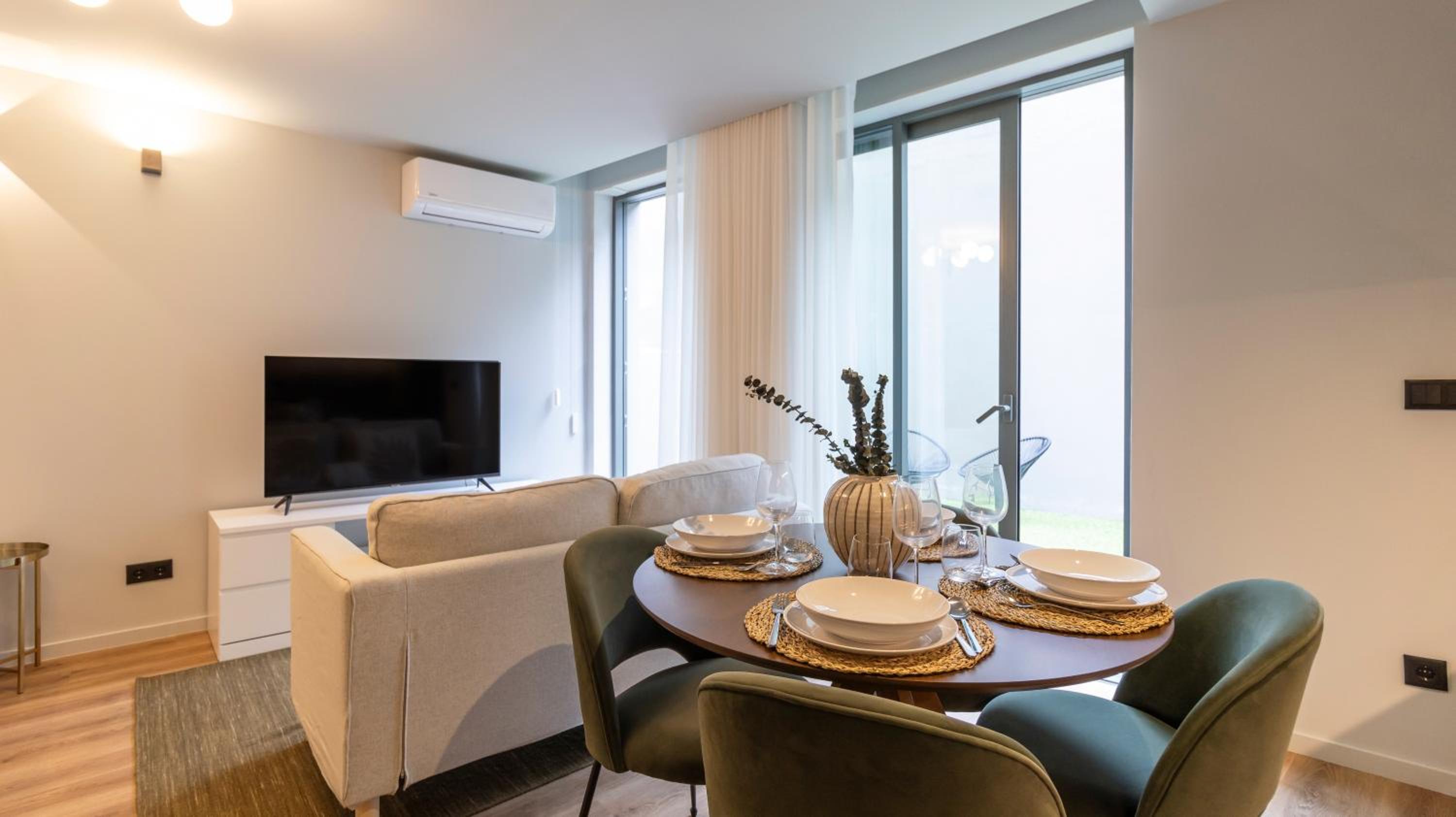 RUAH Apartments by LovelyStay
