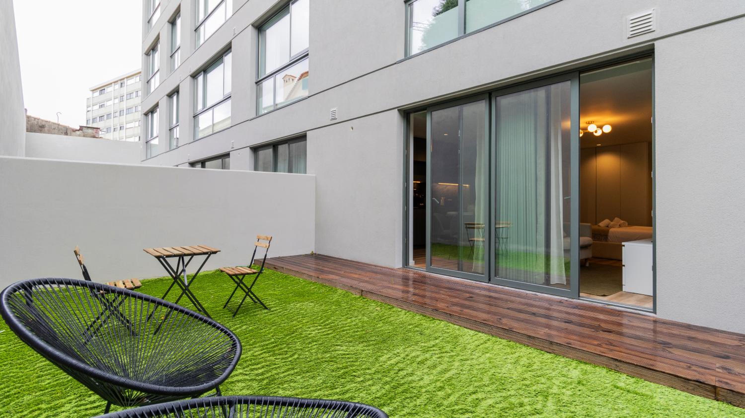 RUAH Apartments by LovelyStay