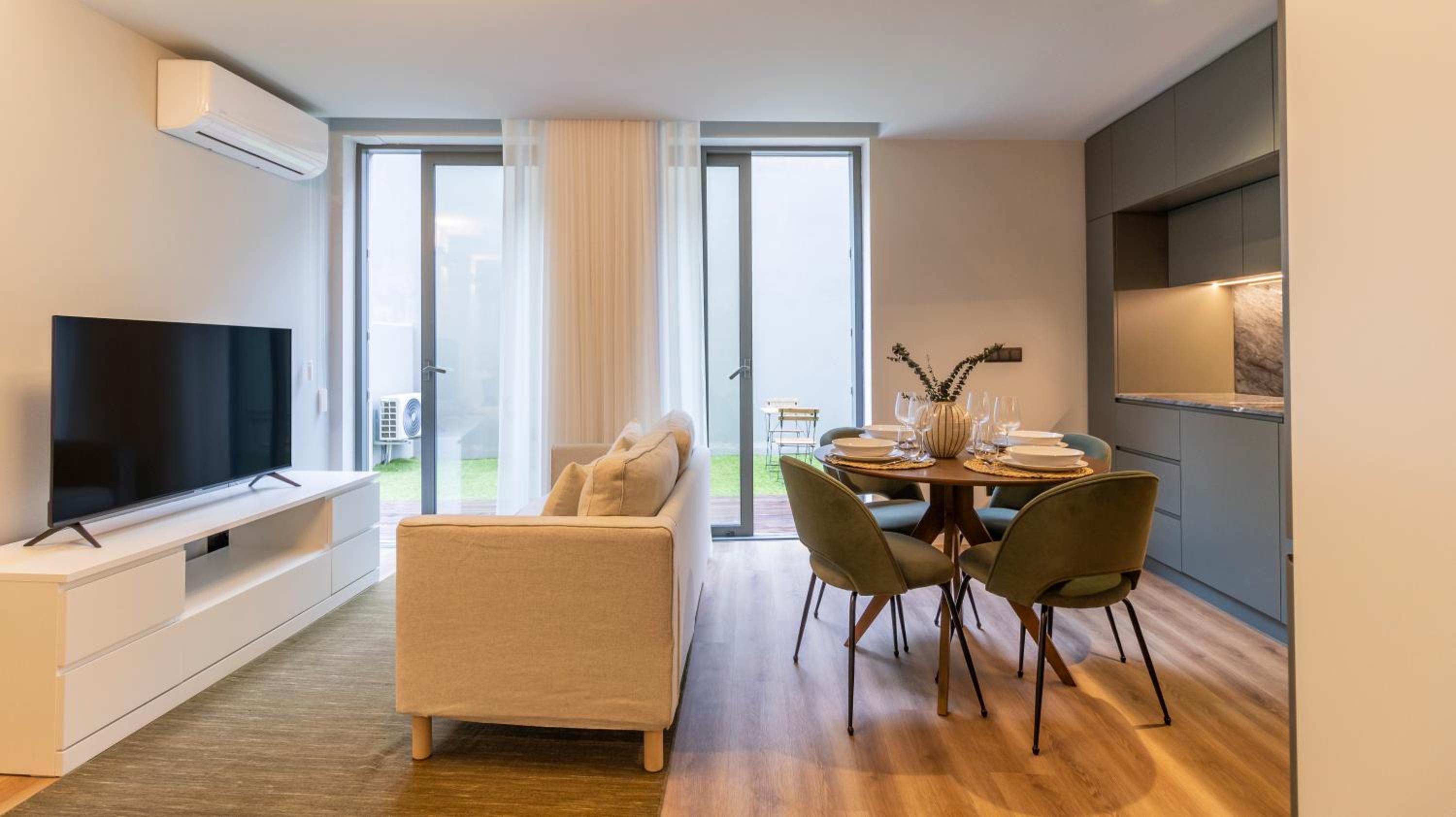 RUAH Apartments by LovelyStay