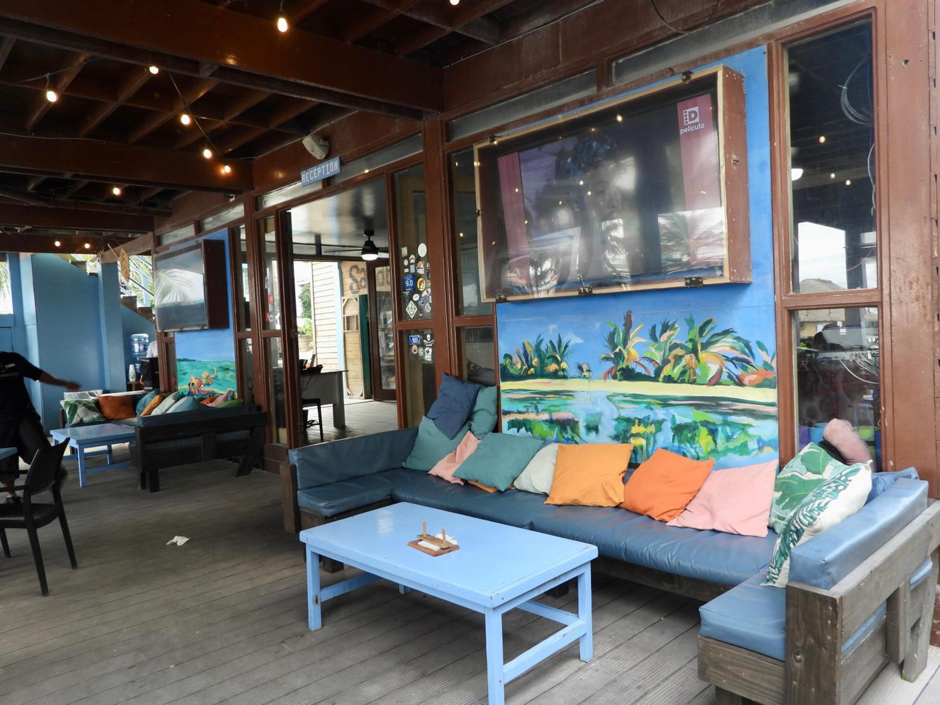 Sandbar Beachfront Hotel & Hostel Restaurant