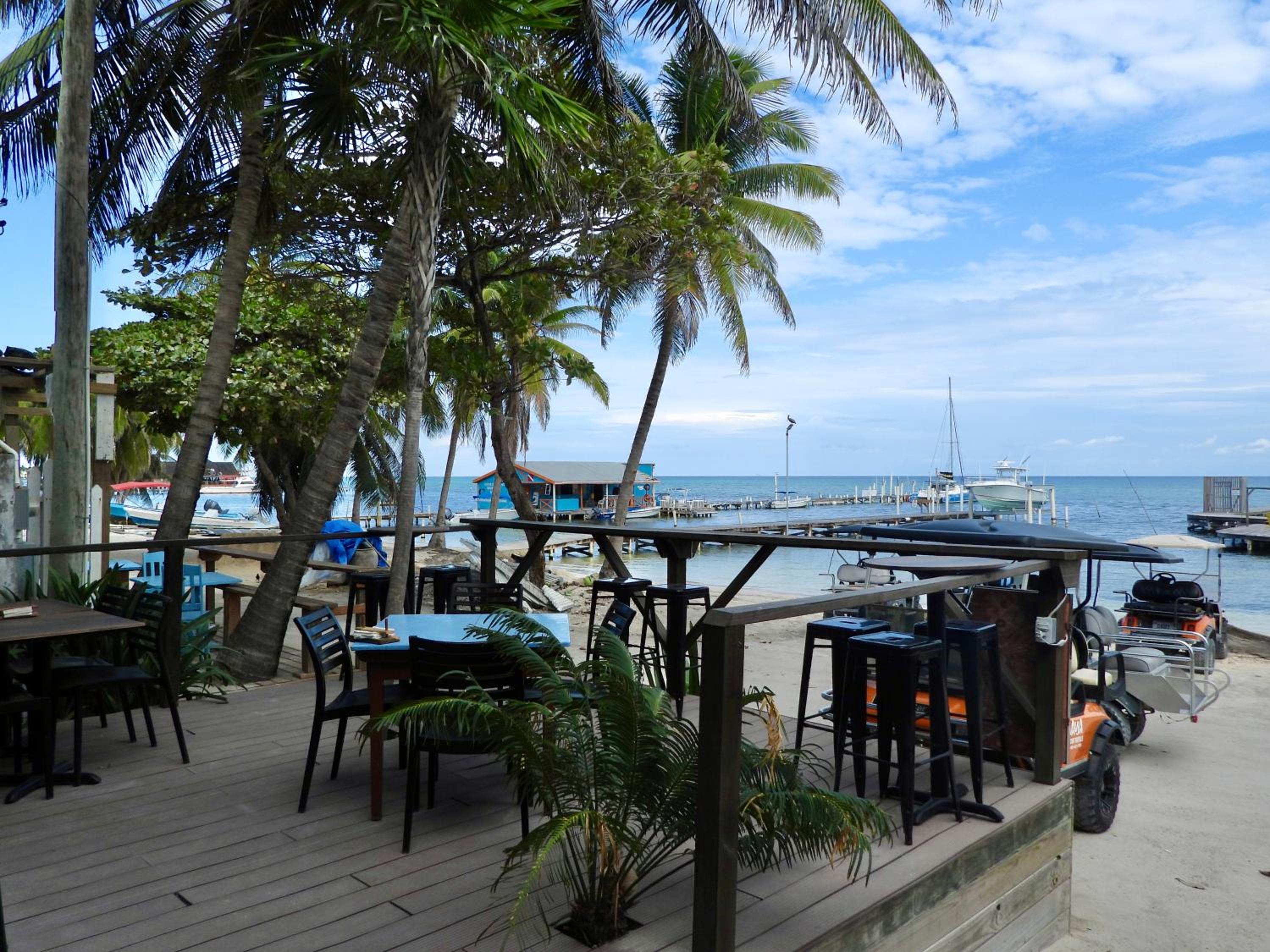 Sandbar Beachfront Hotel & Hostel Restaurant