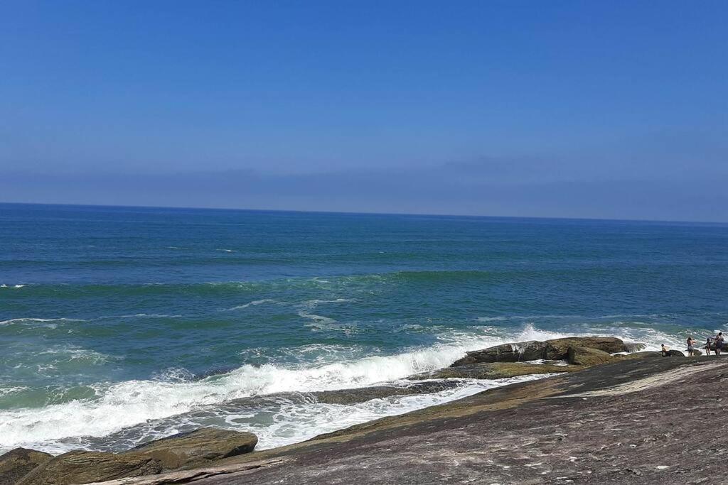 Casa a 5 minutos a pé da Praia da Enseada!