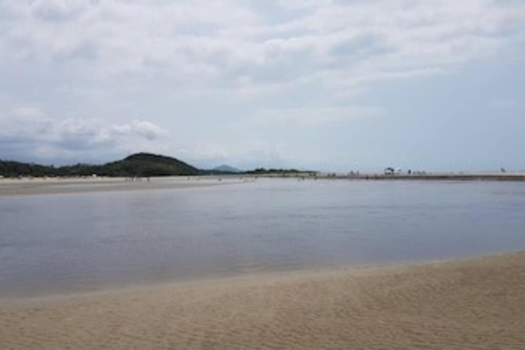 Casa a 5 minutos a pé da Praia da Enseada!