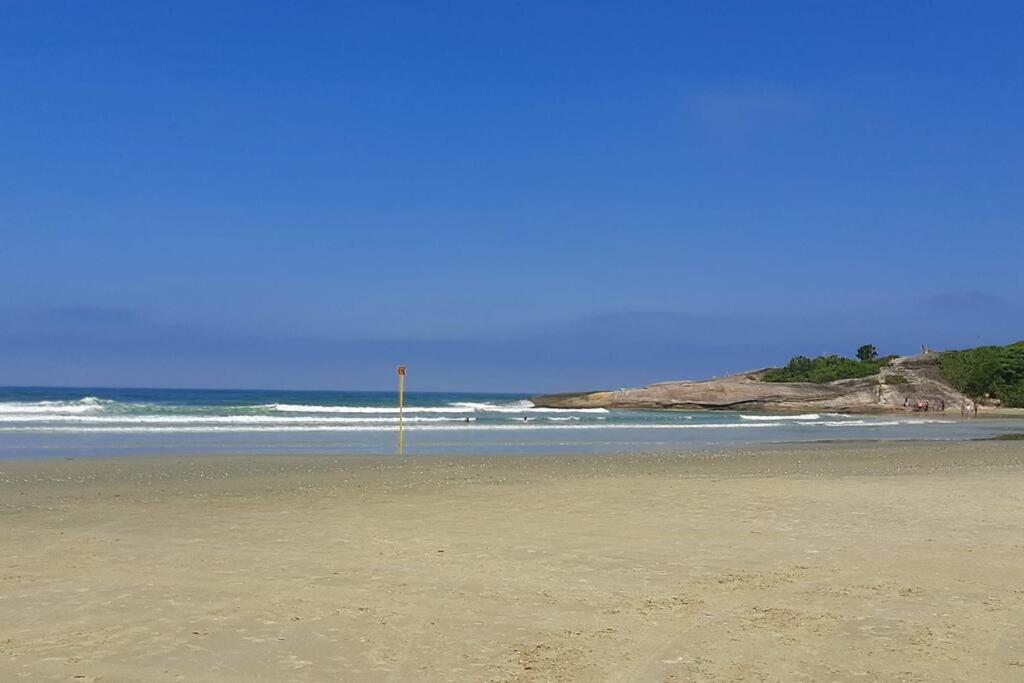 Casa a 5 minutos a pé da Praia da Enseada!