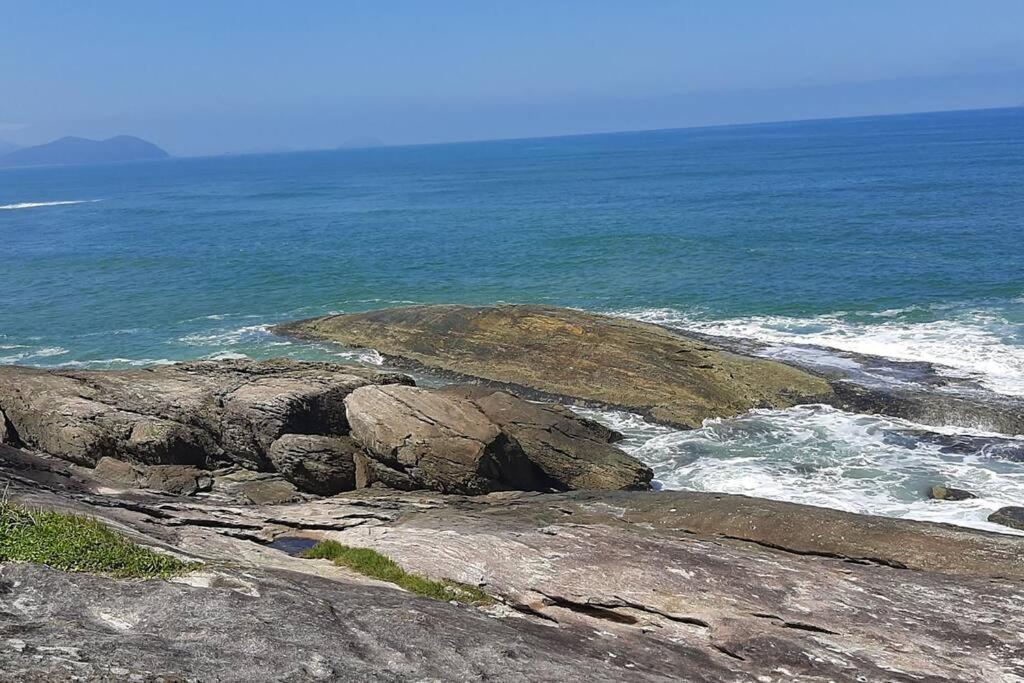Casa a 5 minutos a pé da Praia da Enseada!