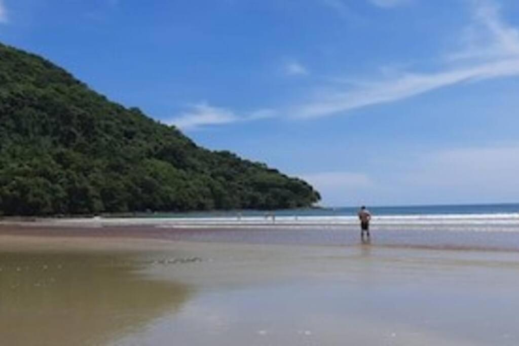 Casa a 5 minutos a pé da Praia da Enseada!