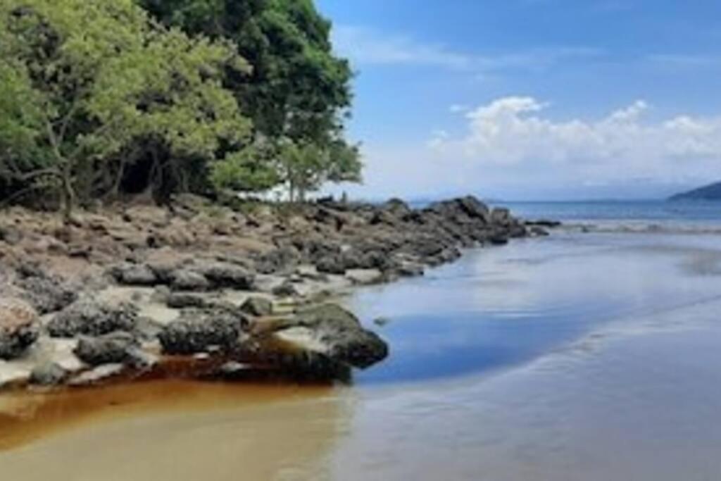 Casa a 5 minutos a pé da Praia da Enseada!