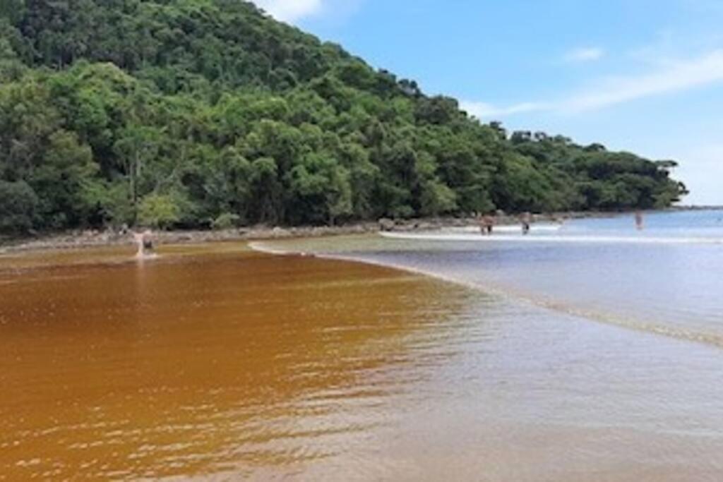 Casa a 5 minutos a pé da Praia da Enseada!