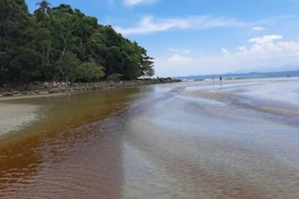 Casa a 5 minutos a pé da Praia da Enseada!