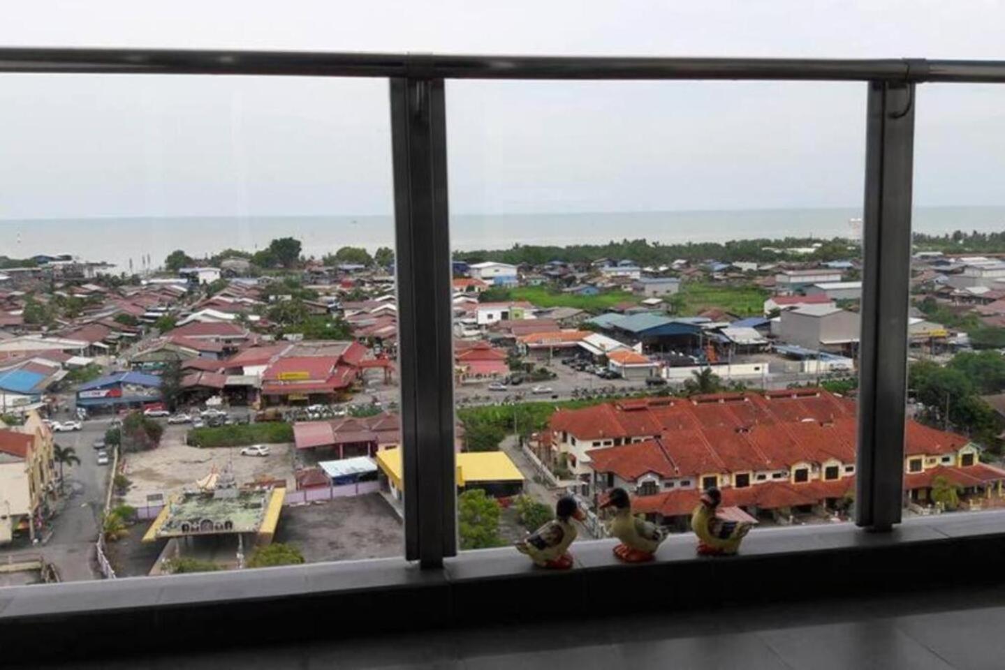 Hot Picks SmartTV Netflix Seaview Homestay Sekinchan