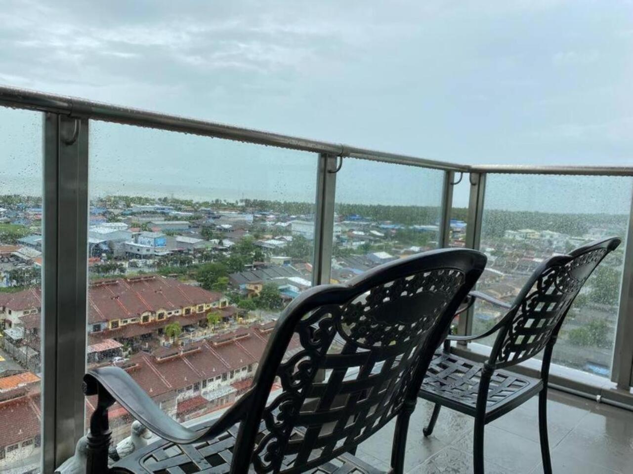 Hot Picks SmartTV Netflix Seaview Homestay Sekinchan