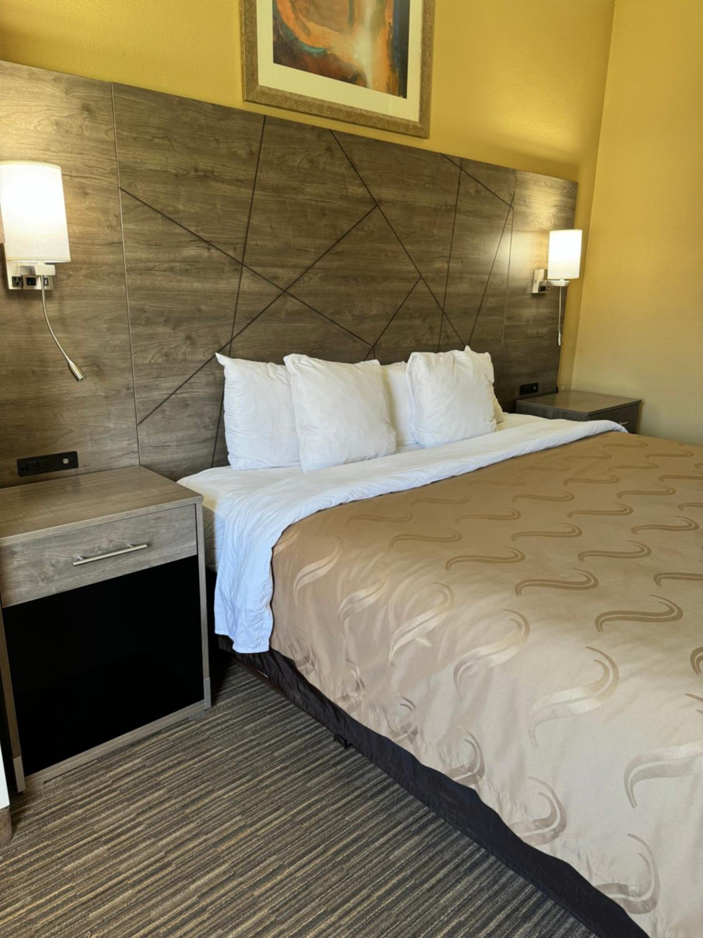 Forsyth Vacations - Quality Inn near I-72 and Hwy 51 - Property Image 12