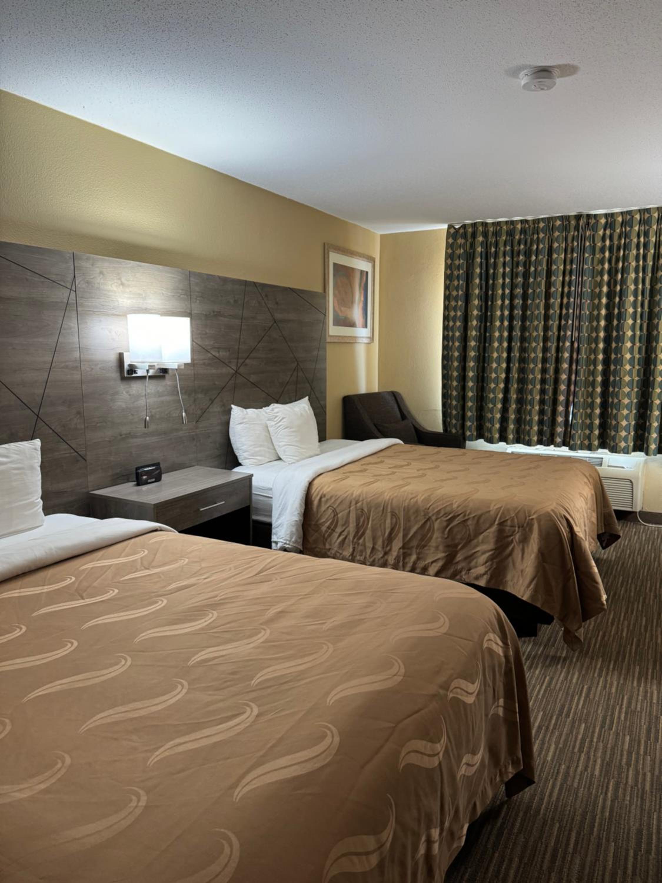 Forsyth Vacations - Quality Inn near I-72 and Hwy 51 - Property Image 13