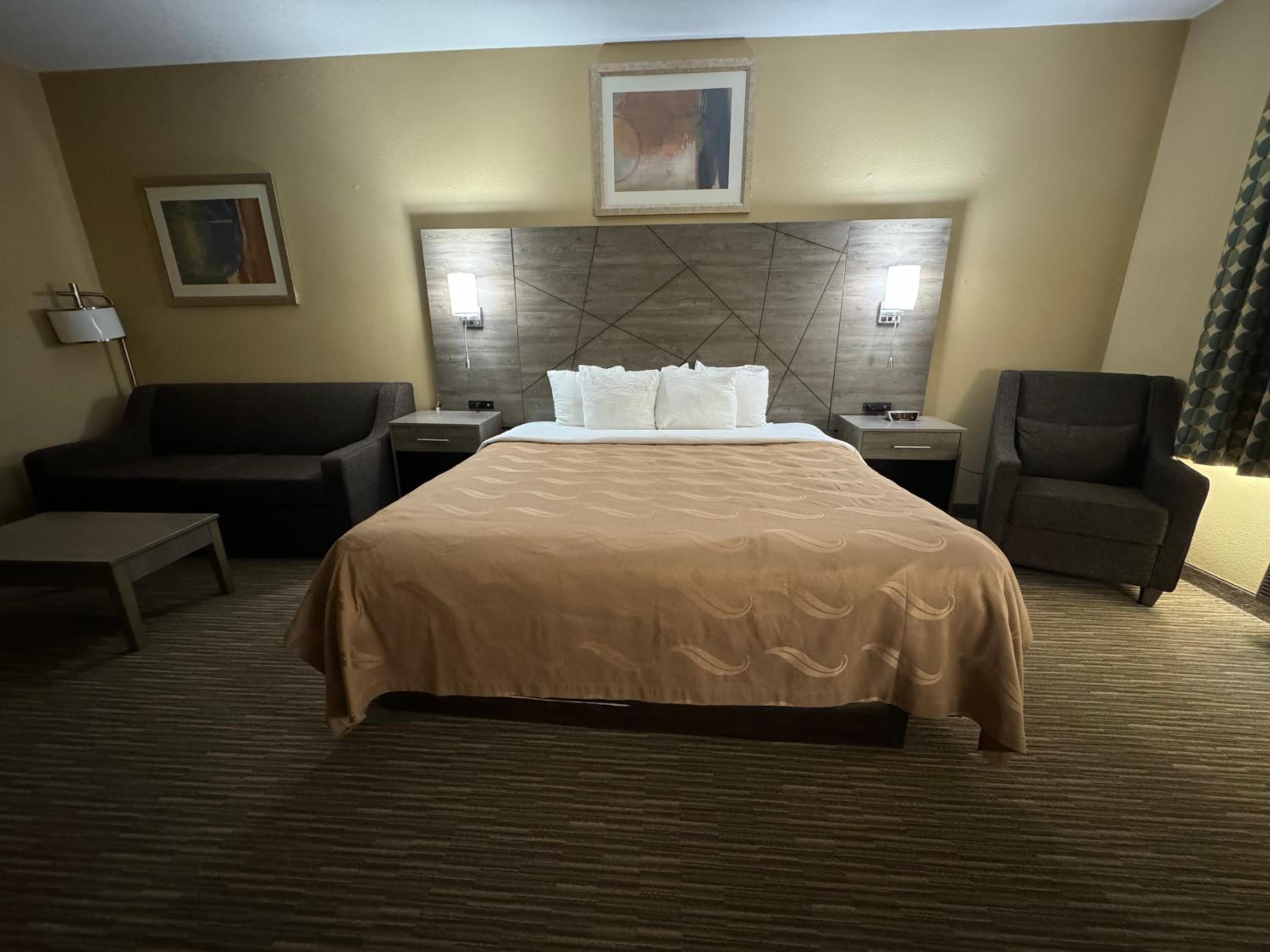 Forsyth Vacations - Quality Inn near I-72 and Hwy 51 - Property Image 16