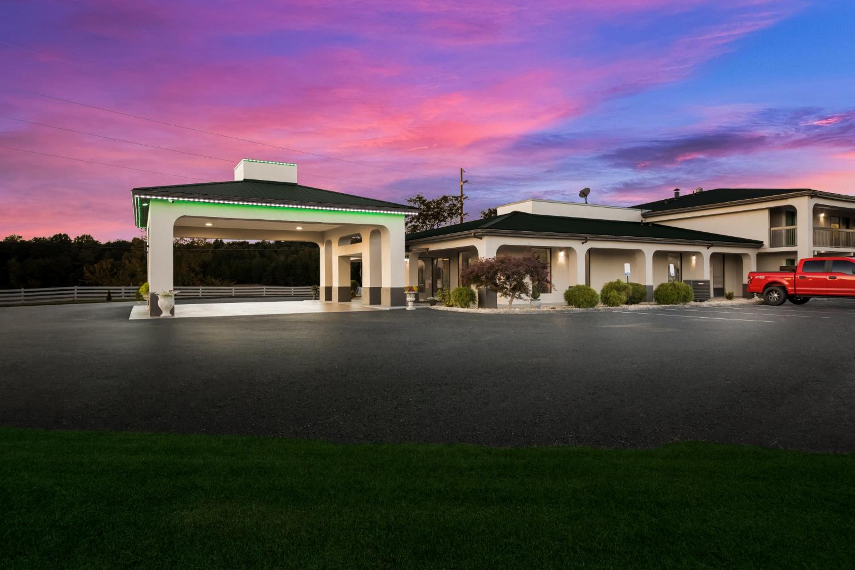 Quality Inn Dandridge view 2