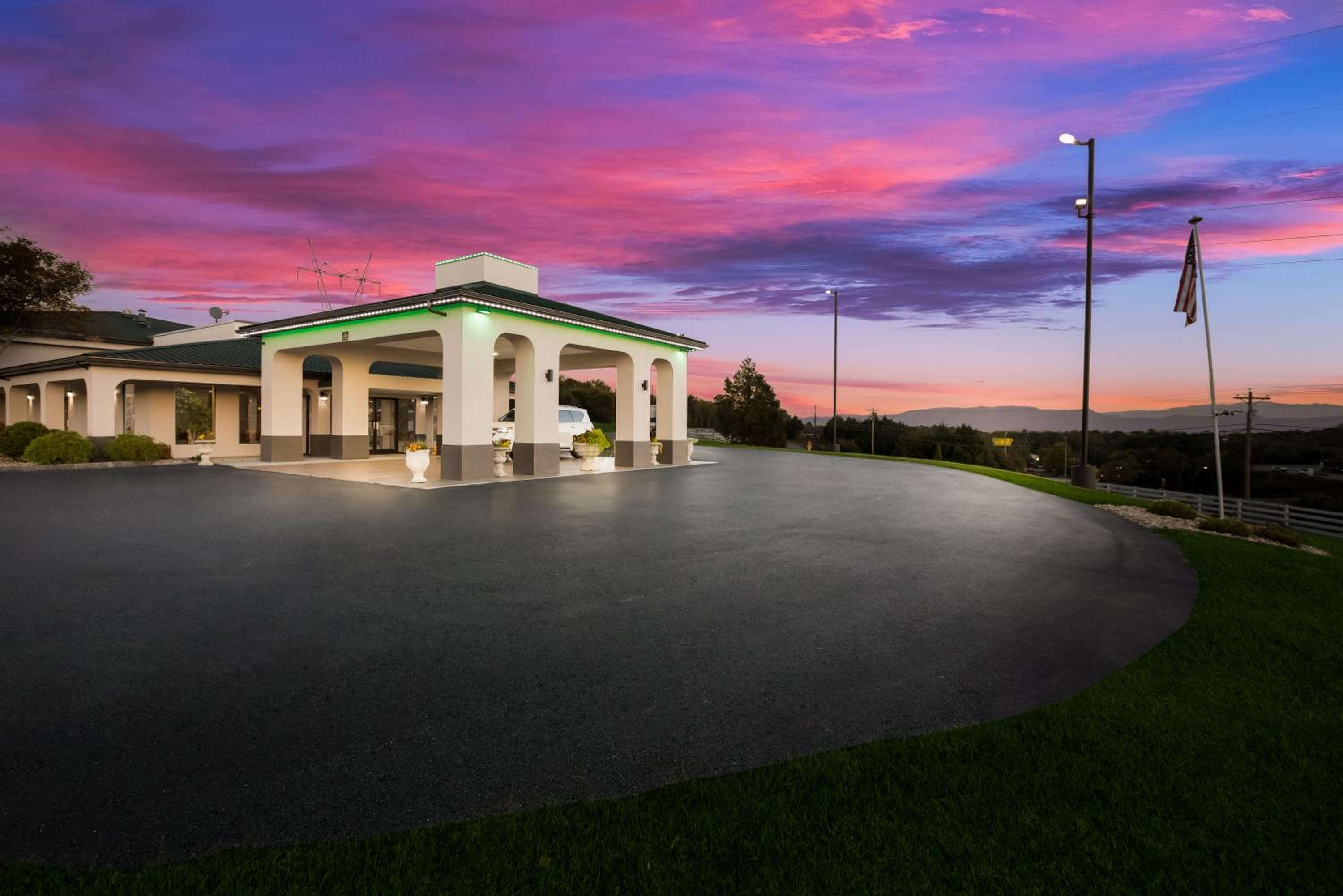 Quality Inn Dandridge view 3