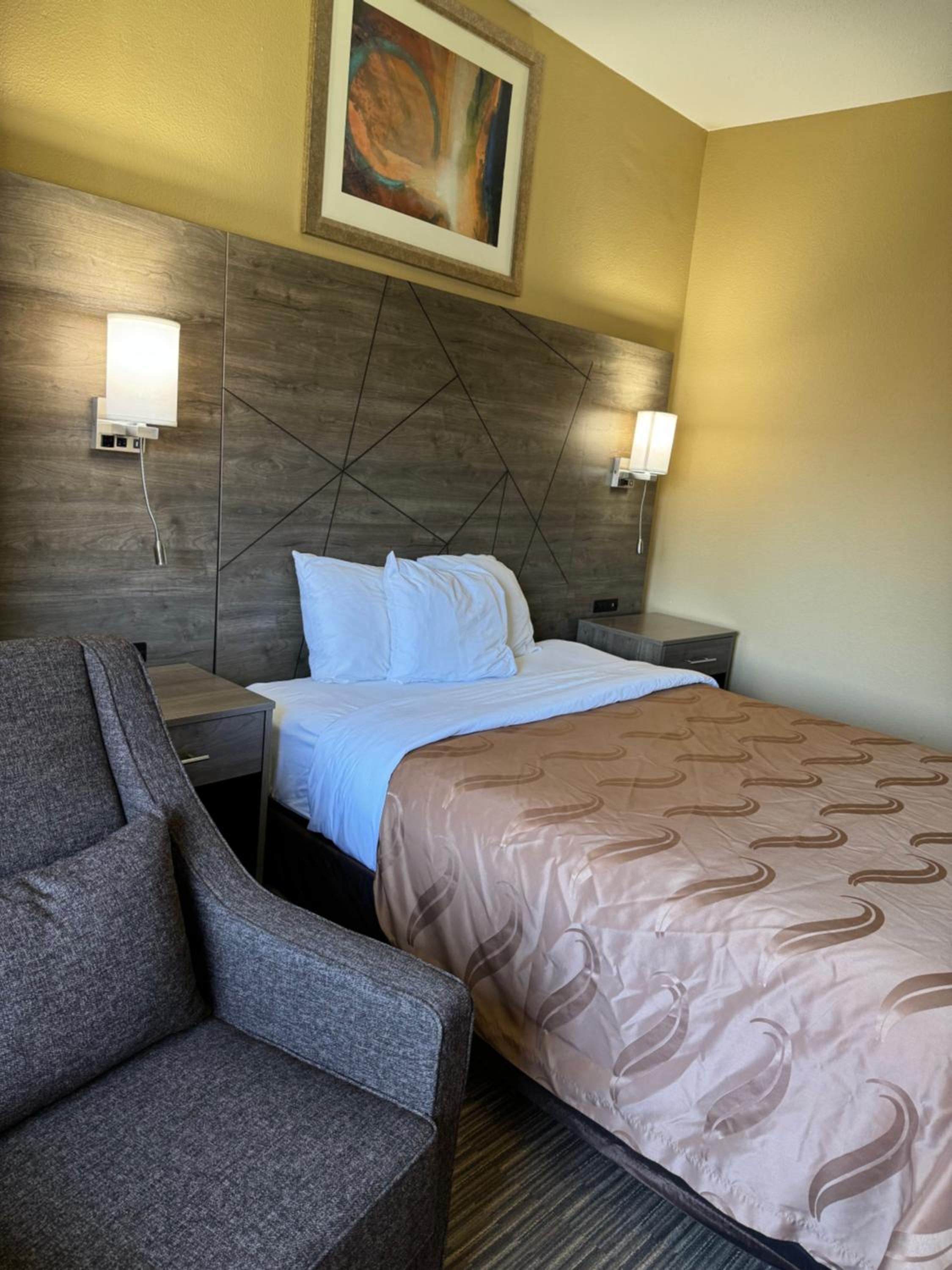 Forsyth Vacations - Quality Inn near I-72 and Hwy 51 - Property Image 18