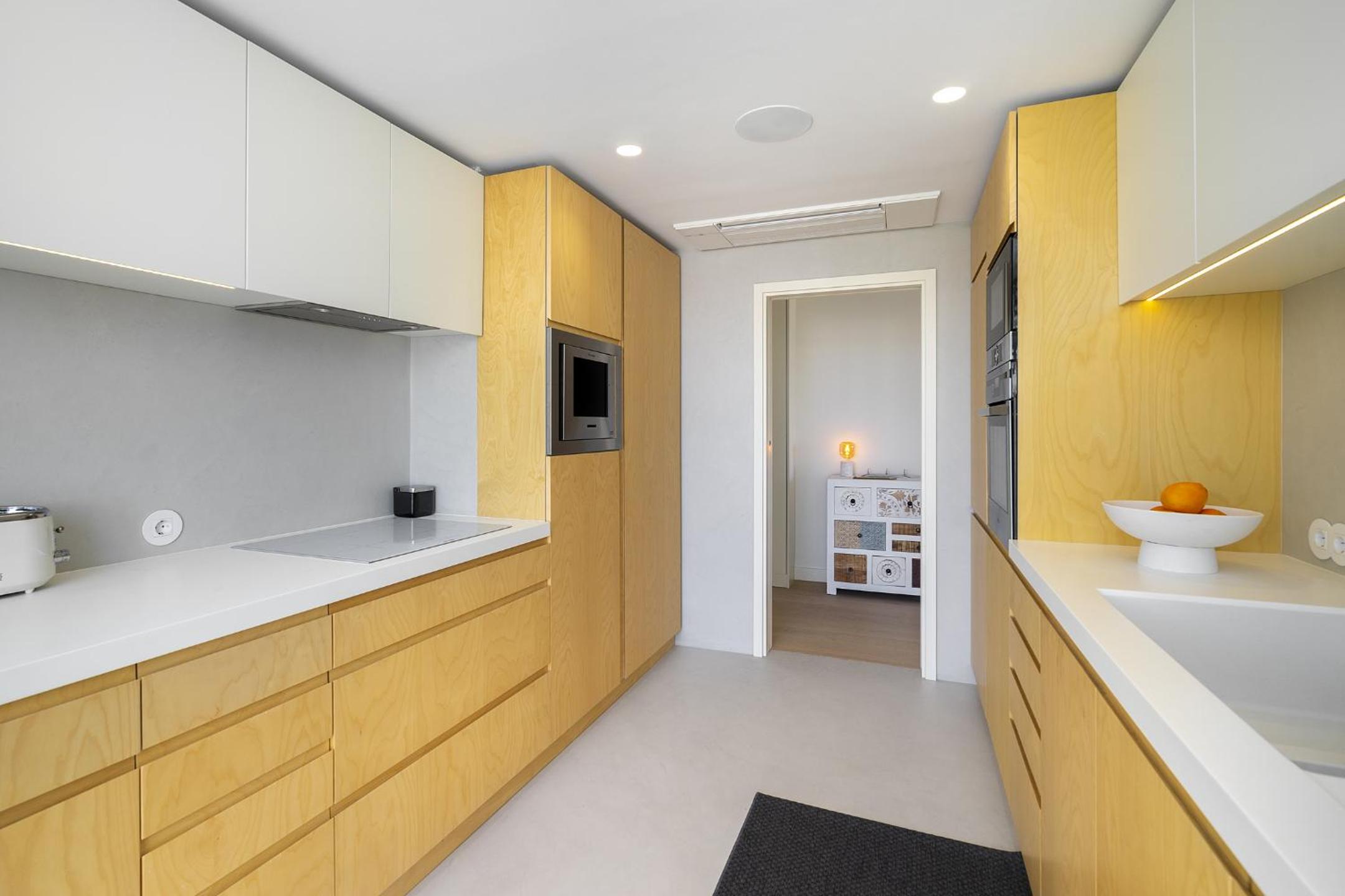 WHome Bachelor pad in the Sky, Great for Digital Nomads & Remote Workers view 4