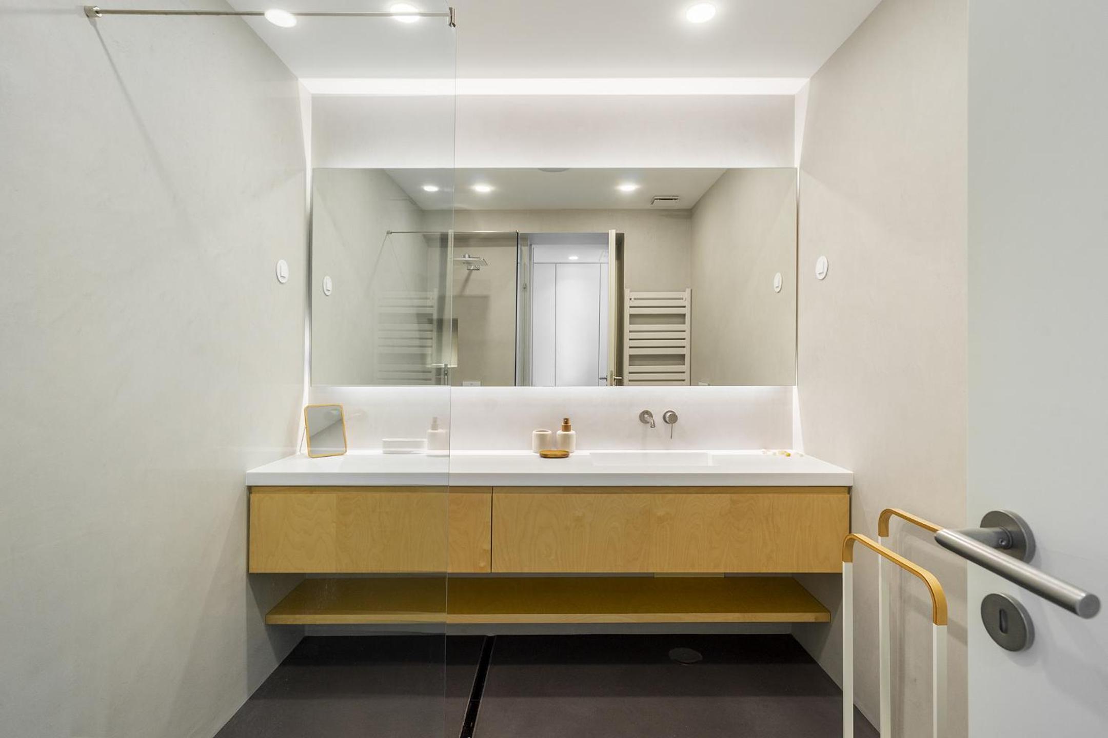 WHome Bachelor pad in the Sky, Great for Digital Nomads & Remote Workers view 5