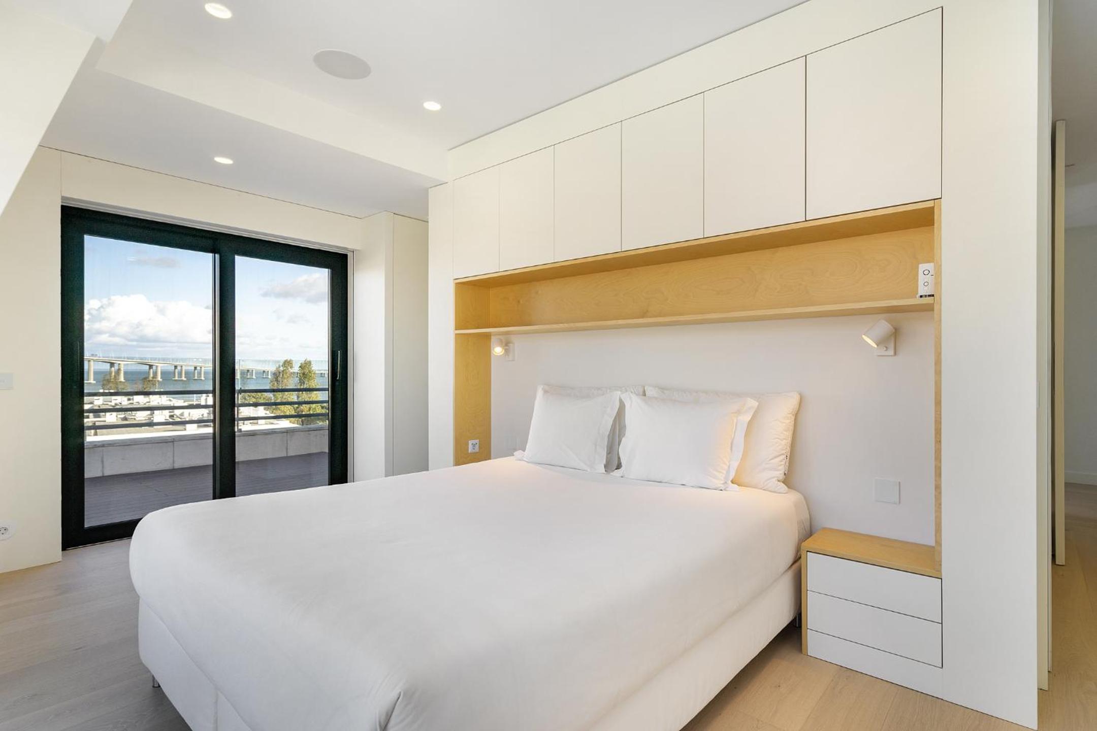 WHome Bachelor pad in the Sky, Great for Digital Nomads & Remote Workers view 2